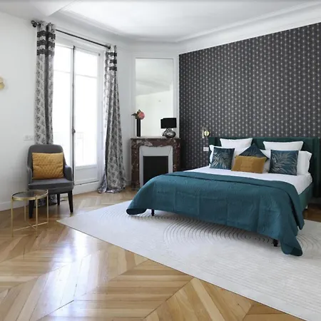 44 Louvre Apartment